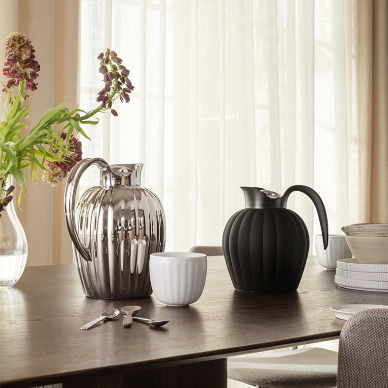 Georg Jensen Bernadotte termokande sort med trykknap 0,8 liter