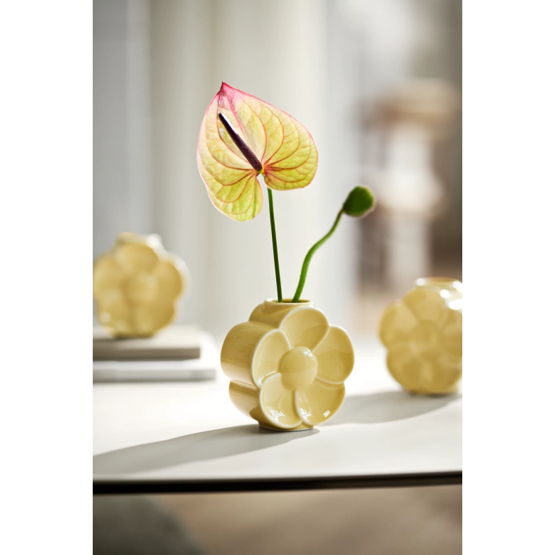 Lyngby Porcel�n Flower sm�rblomst vase sand H 11,5 cm
